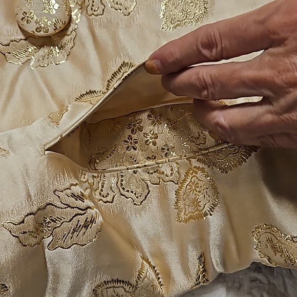 Royal Lynne Made in Royal Crown Colony of Hong Kong vintage gold brocade coat 12 - Picture 9 of 15